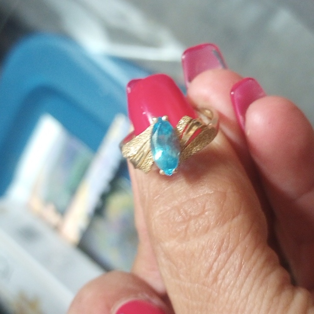 Vintage solid 14k Gold natural blue topaz